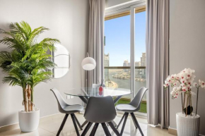 Business Bay Premium Apartment by Renttiers
